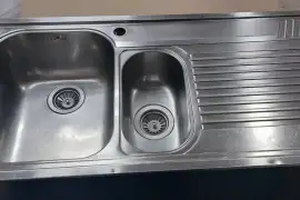 Кухонна мийка зі змішувачем